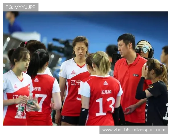 女排主帅暂停时怒吼震场，队员回场后连得八分